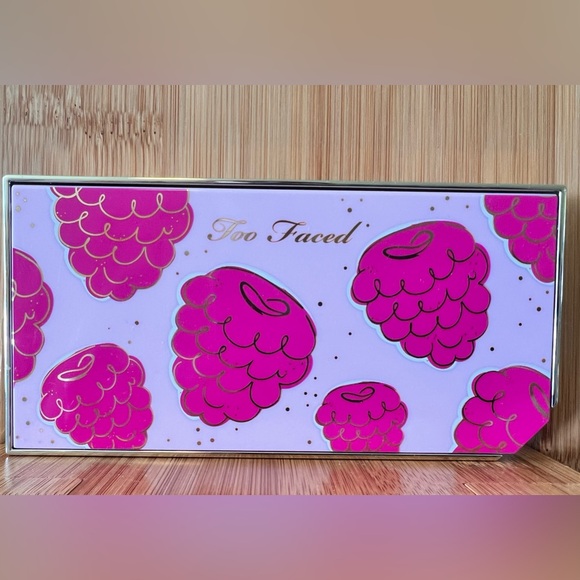 TOO FACED Razzle Dazzle Berry Eye Shadow Palatte 7 Eye Shadows Exc Cond - Picture 5 of 9